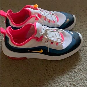 Women’s Nike Air Max Axis